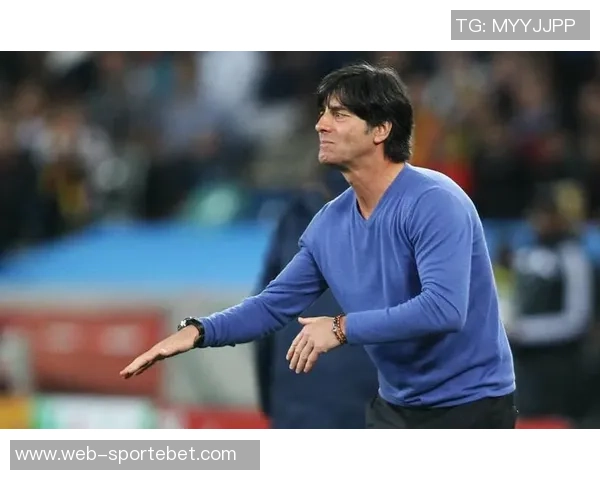 埃弗拉回忆莫耶斯执教时期自感表现糟糕并批评当代球员软弱